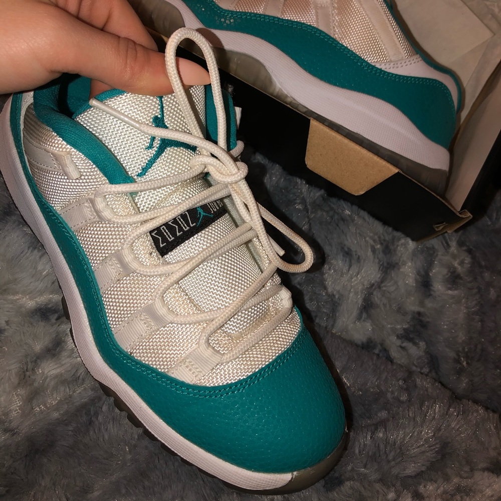 Jordan retro aqua 11s